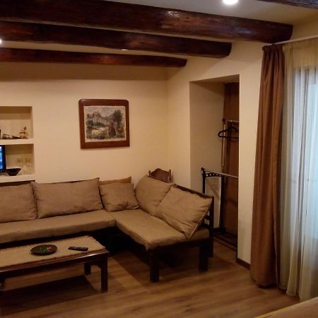 Low Budget Room With King Size Bed Тбилиси Екстериор снимка