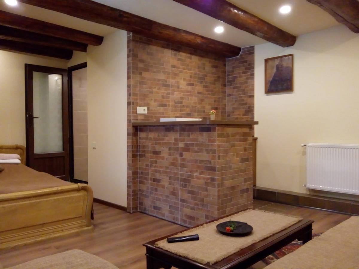 Low Budget Room With King Size Bed Тбилиси Екстериор снимка